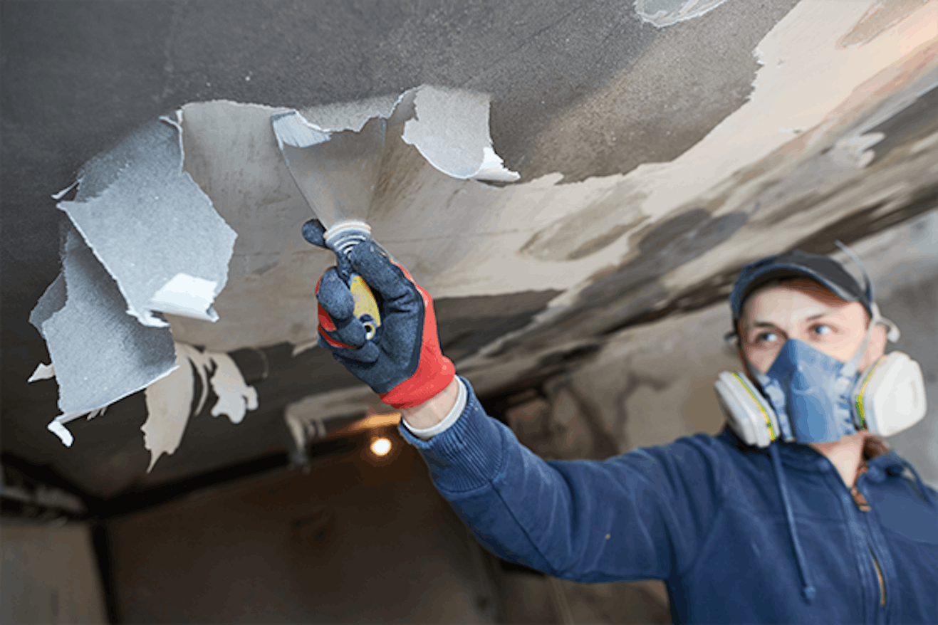 Scraping roof Adobe Stock 469572815 600px